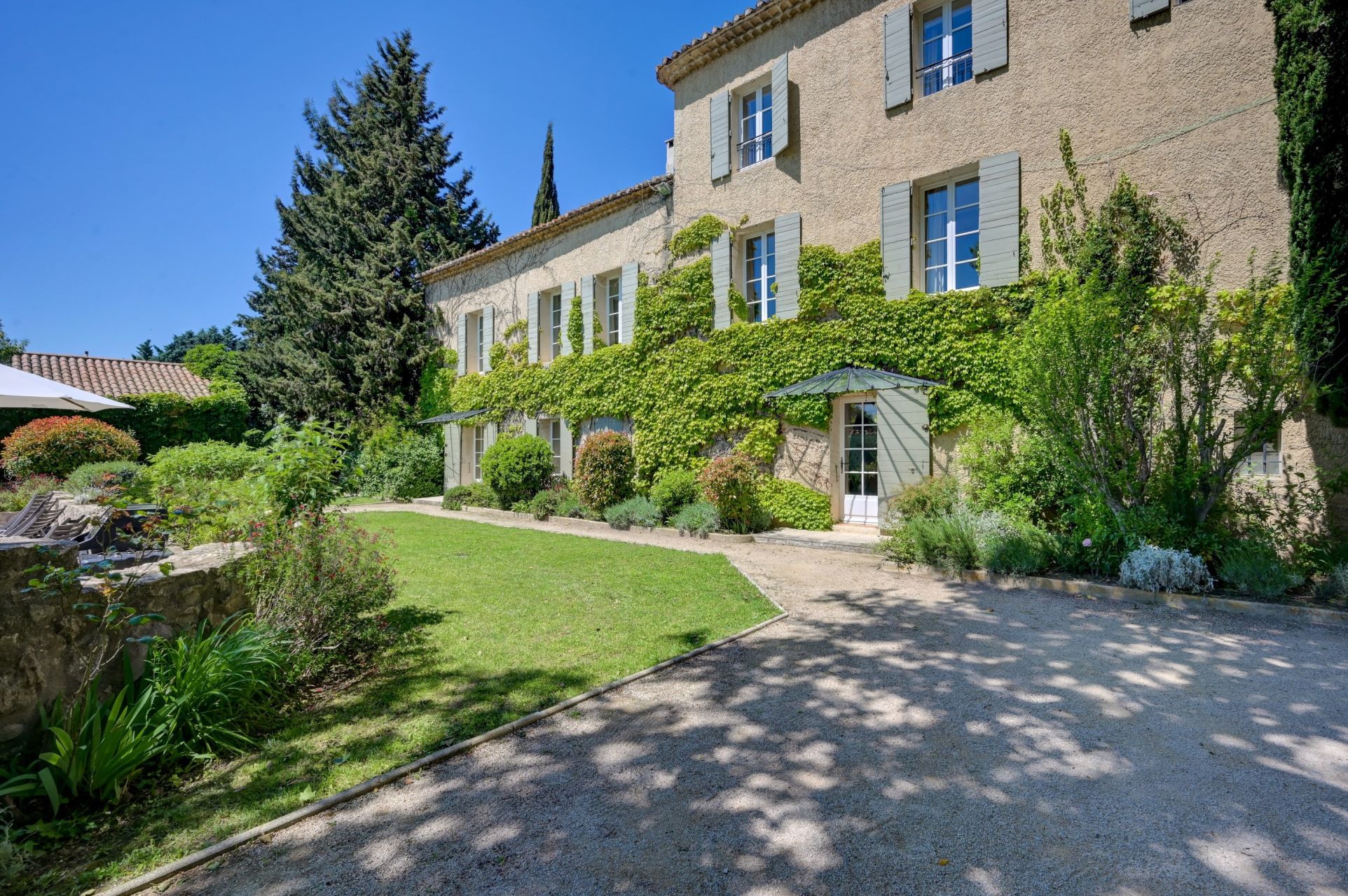 farm complex 14 Rooms for sale on AIX EN PROVENCE (13100)