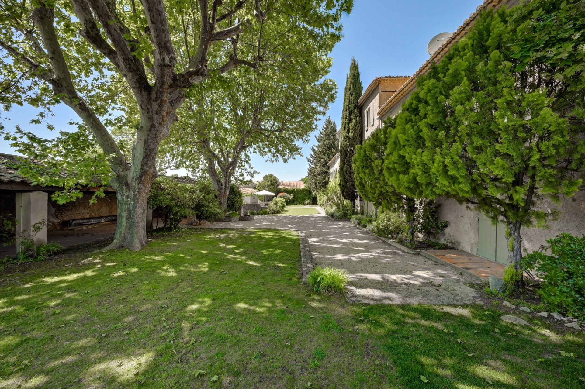 farm complex 14 Rooms for sale on AIX EN PROVENCE (13100)