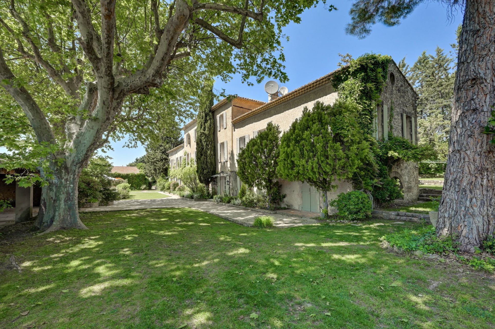 farm complex 14 Rooms for sale on AIX EN PROVENCE (13100)