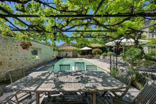 corps de ferme 14 Pièces en vente sur AIX EN PROVENCE (13100)