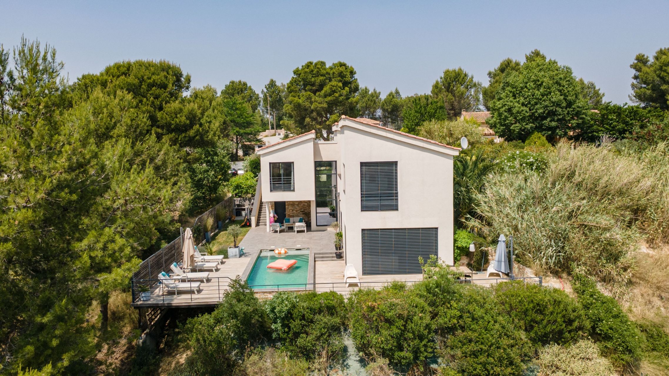 house 8 Rooms for sale on AIX EN PROVENCE (13100)