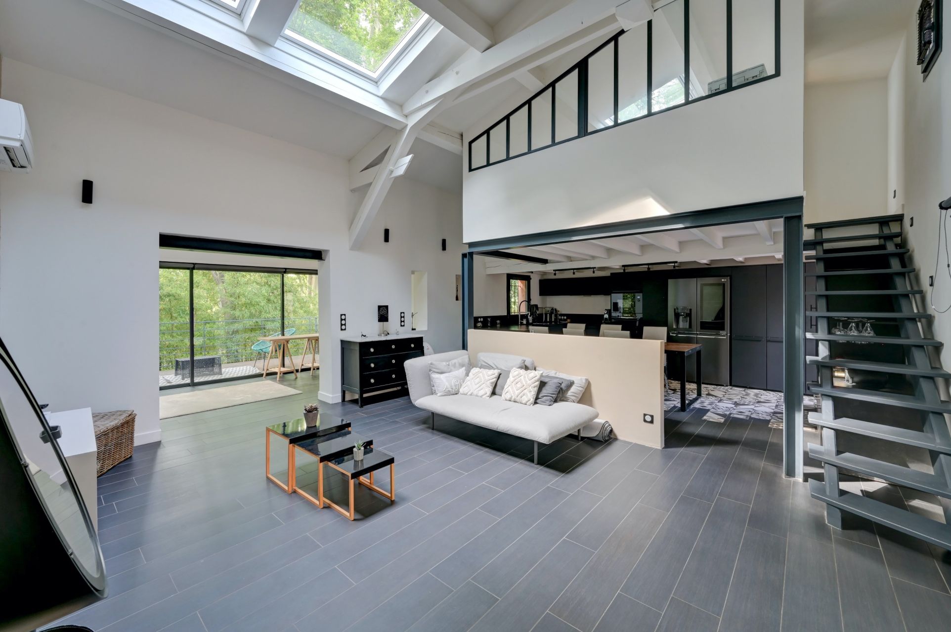 house 5 Rooms for sale on AIX EN PROVENCE (13100)