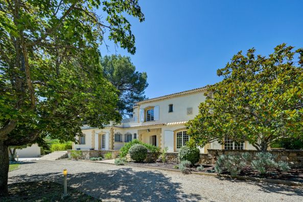 Sale House Aix-en-Provence 7 Rooms 315 m²