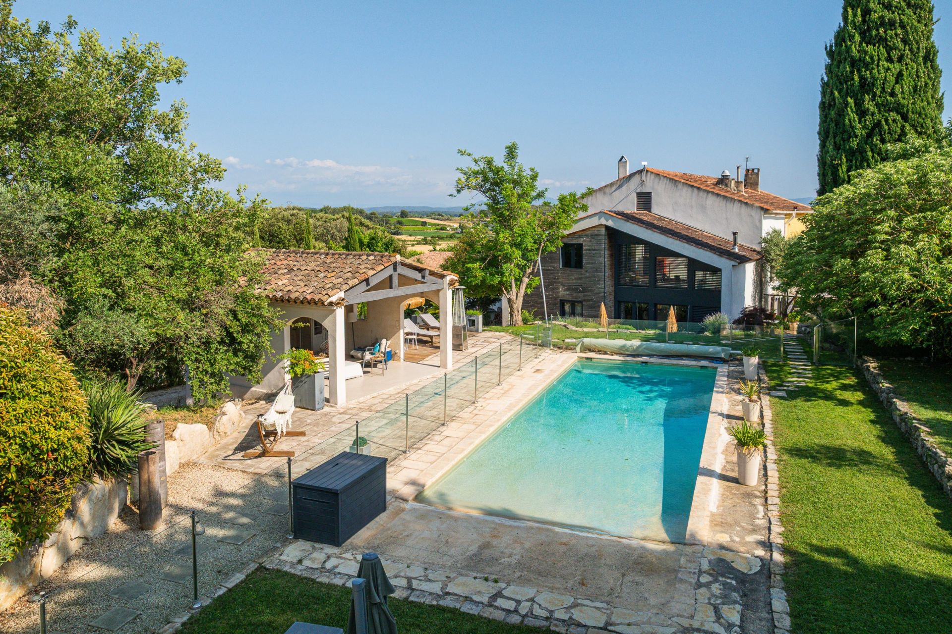 house 7 Rooms for sale on VENTABREN (13122)