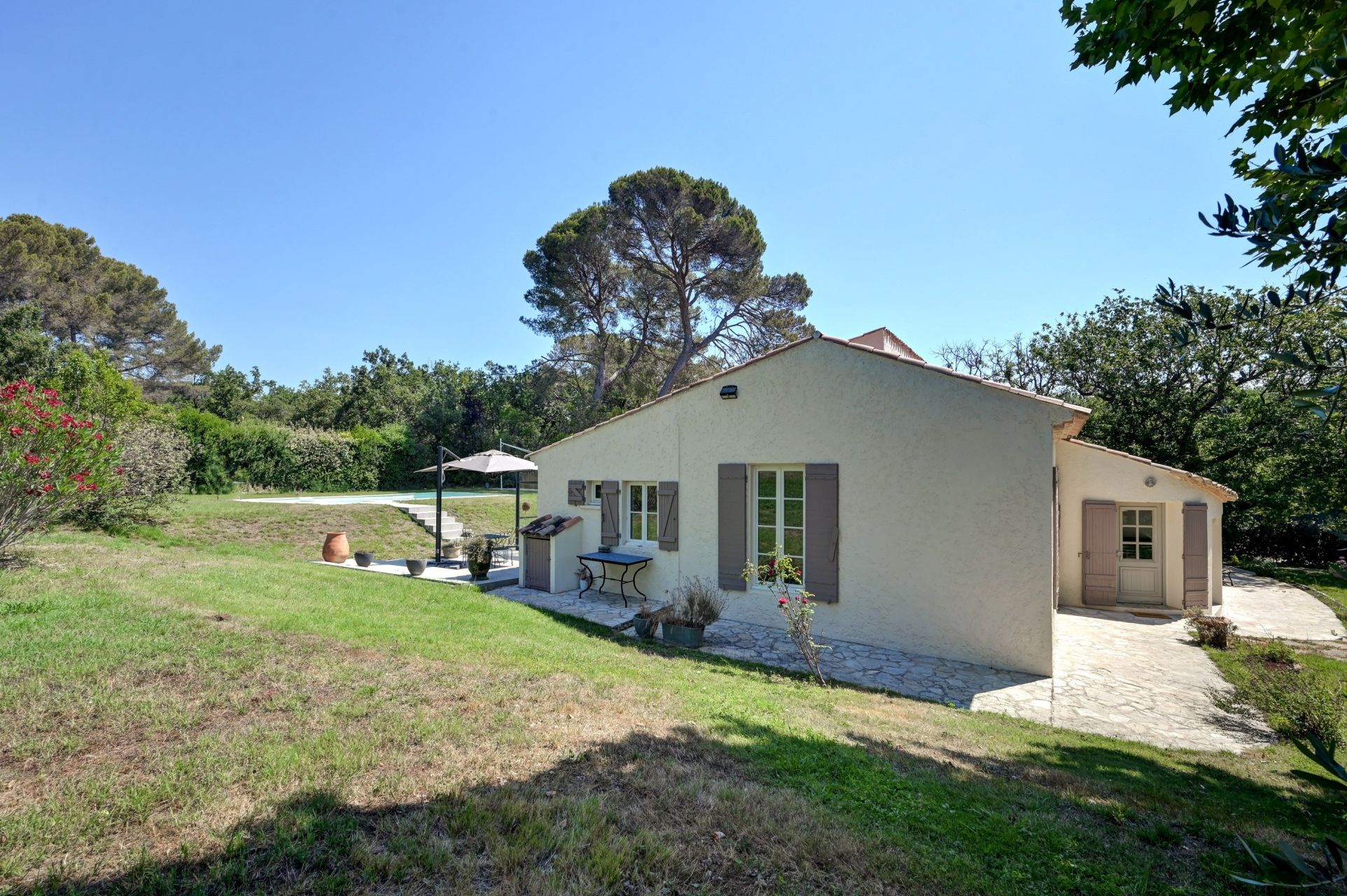 house 4 Rooms for sale on AIX EN PROVENCE (13100)