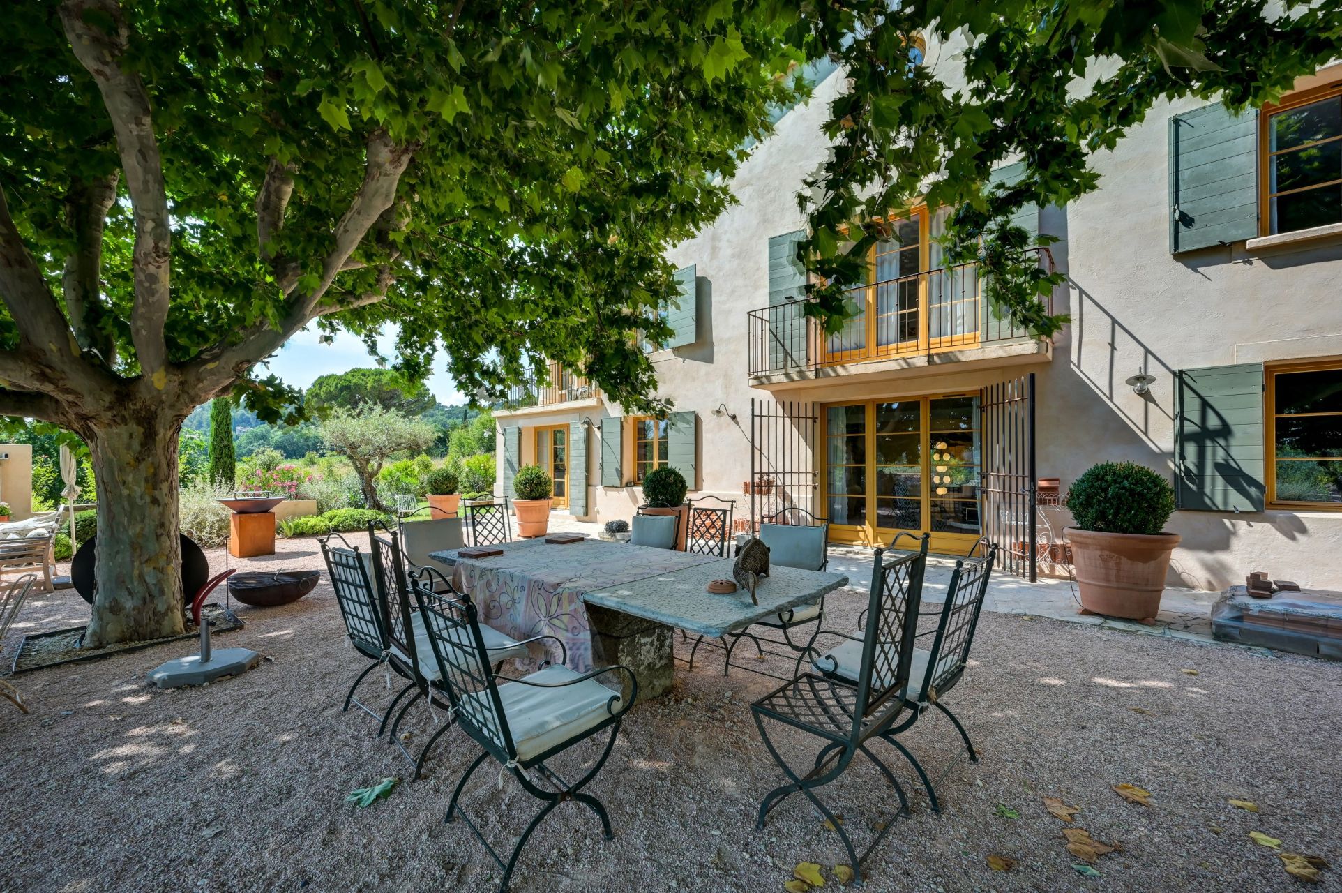 house 8 Rooms for sale on AIX EN PROVENCE (13100)
