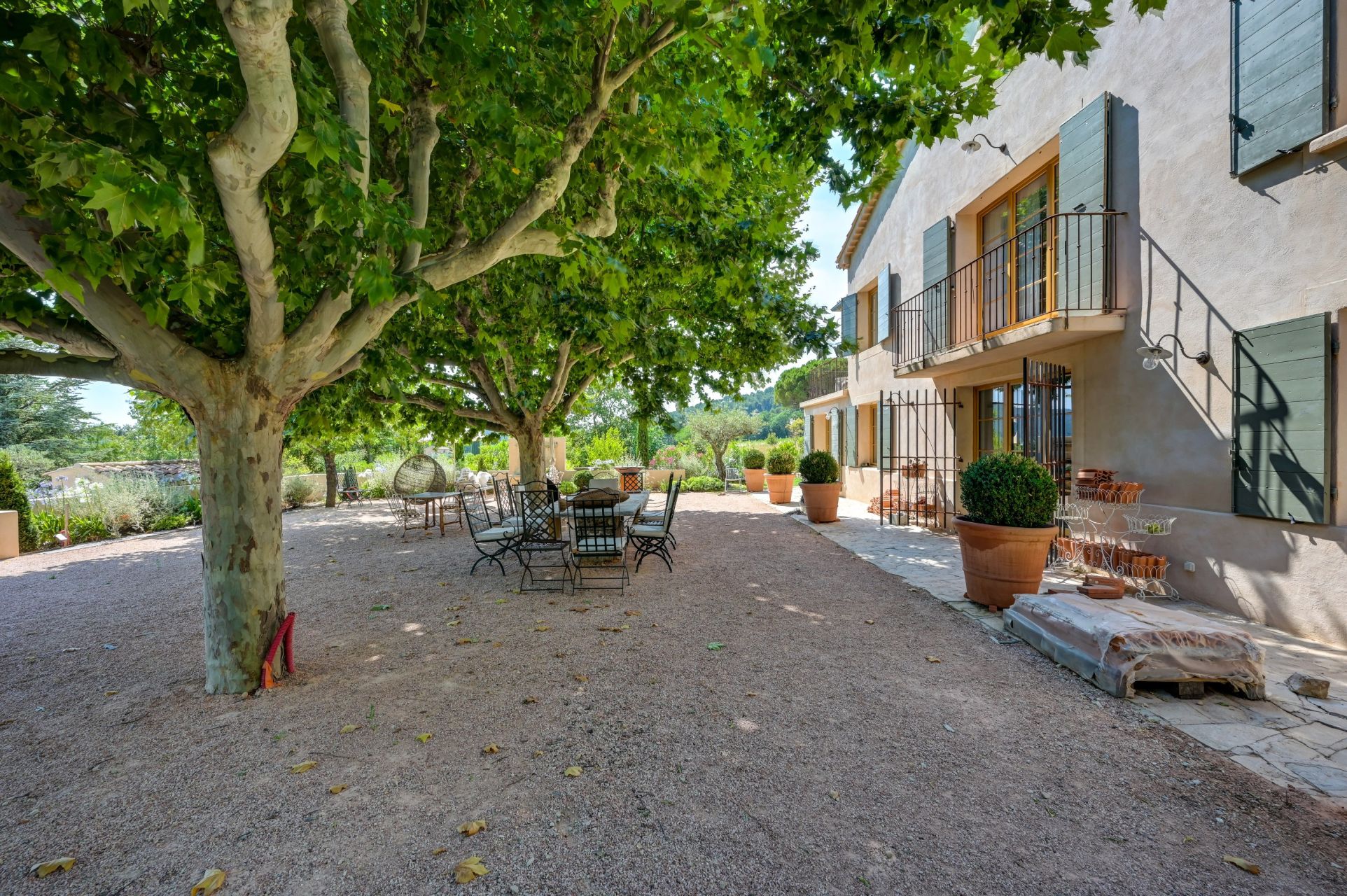 house 8 Rooms for sale on AIX EN PROVENCE (13100)