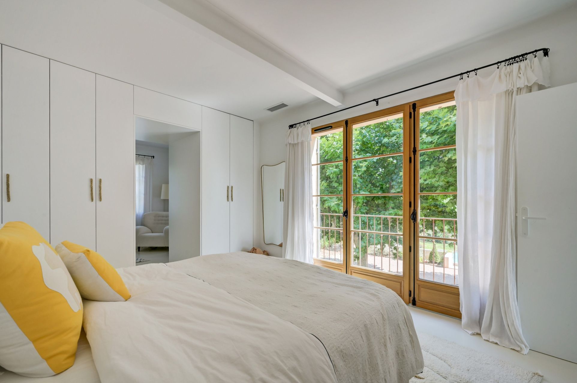house 8 Rooms for sale on AIX EN PROVENCE (13100)