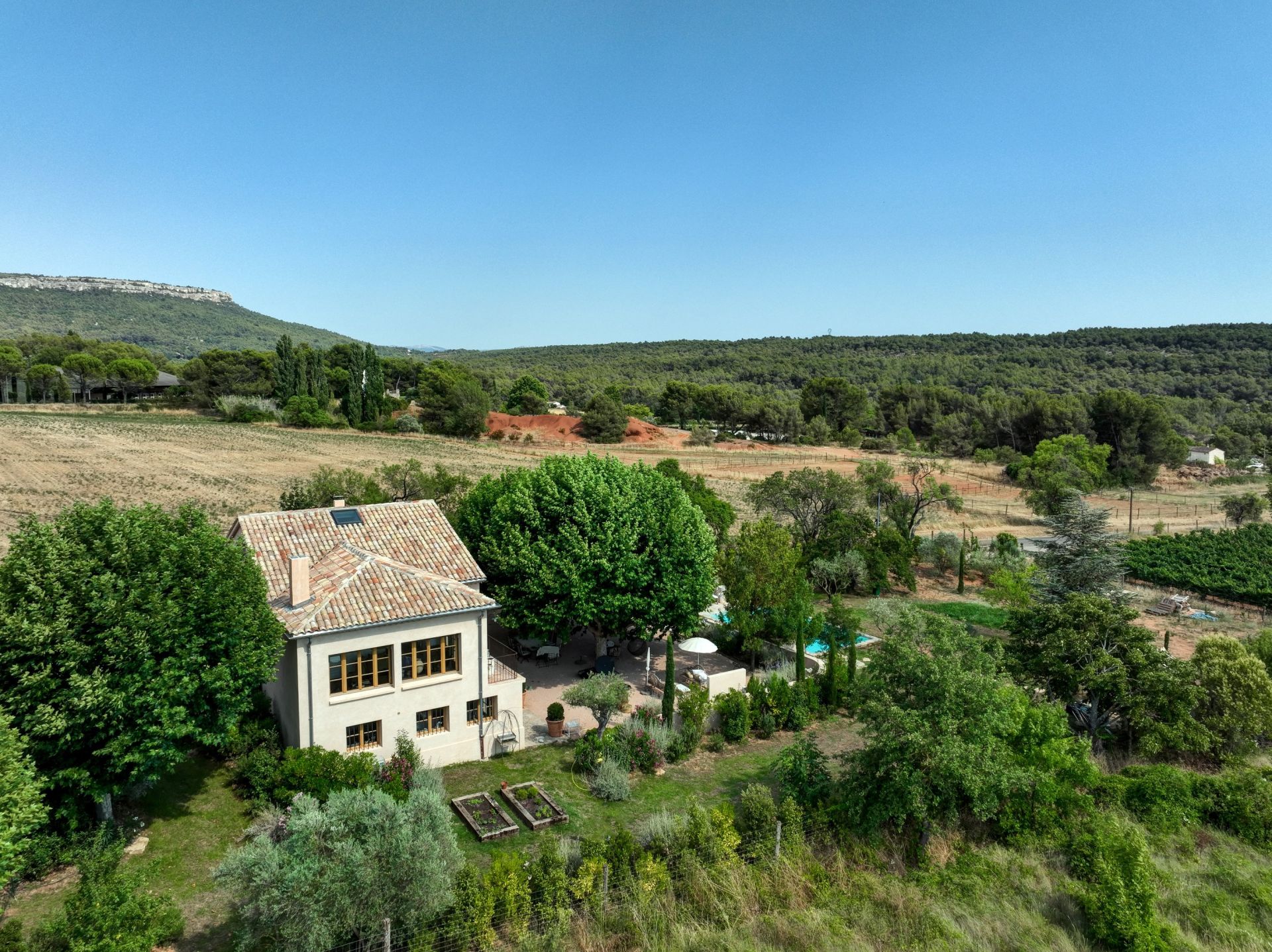 house 8 Rooms for sale on AIX EN PROVENCE (13100)
