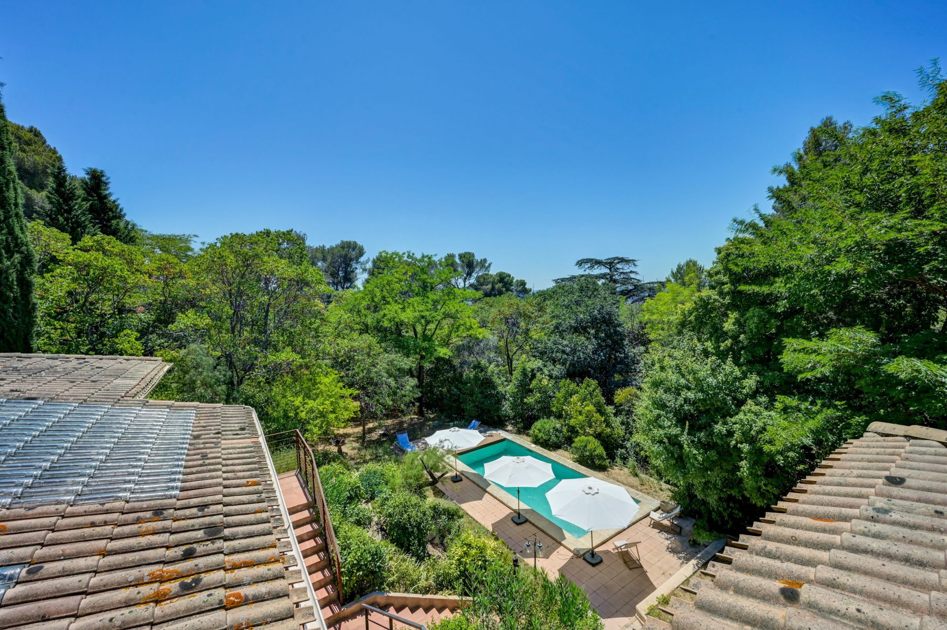 house 10 Rooms for sale on AIX EN PROVENCE (13100)