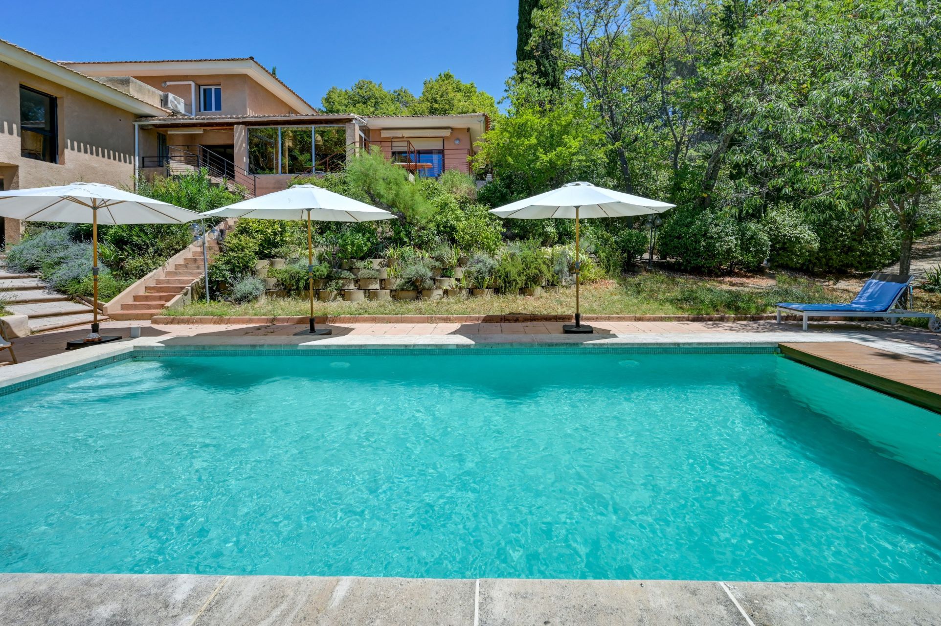 house 10 Rooms for sale on AIX EN PROVENCE (13100)