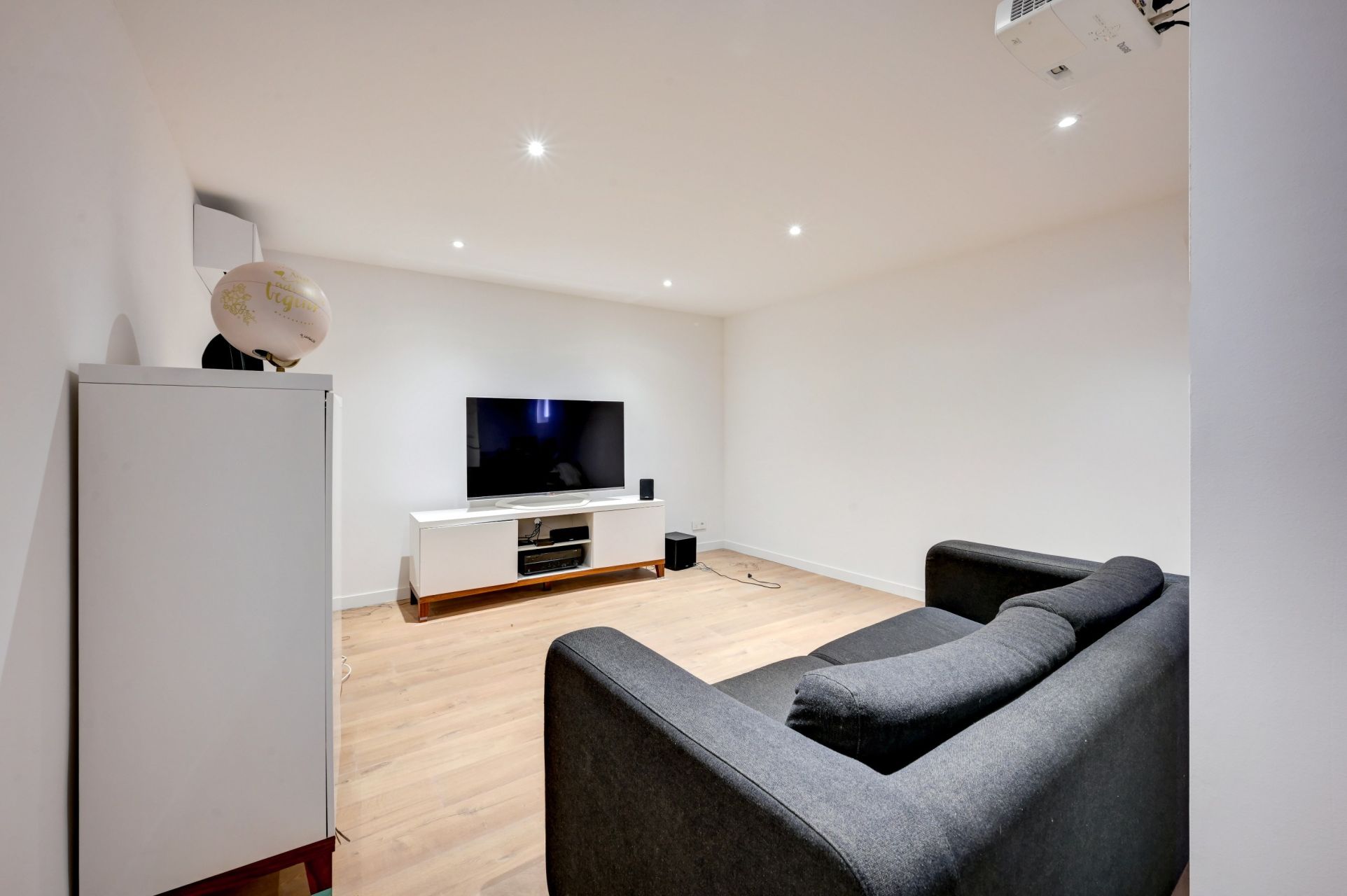 house 10 Rooms for sale on AIX EN PROVENCE (13100)