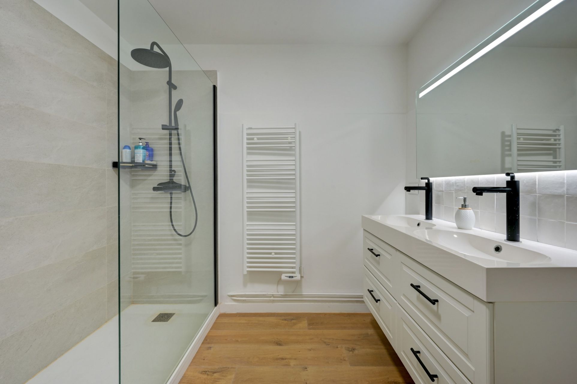 house 10 Rooms for sale on AIX EN PROVENCE (13100)