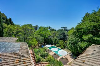 house 10 Rooms for sale on AIX EN PROVENCE (13100)