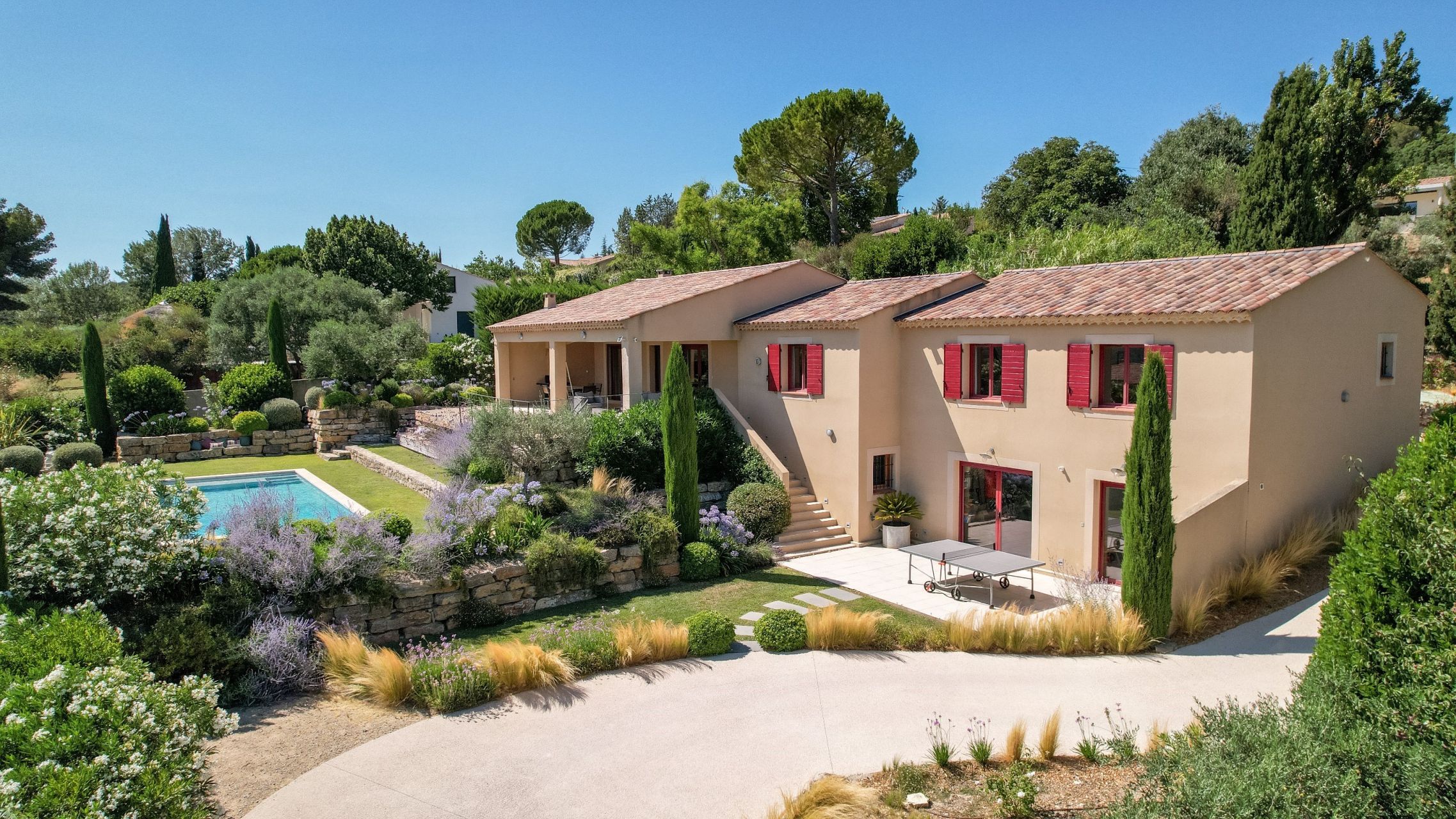 house 6 Rooms for sale on EGUILLES (13510)
