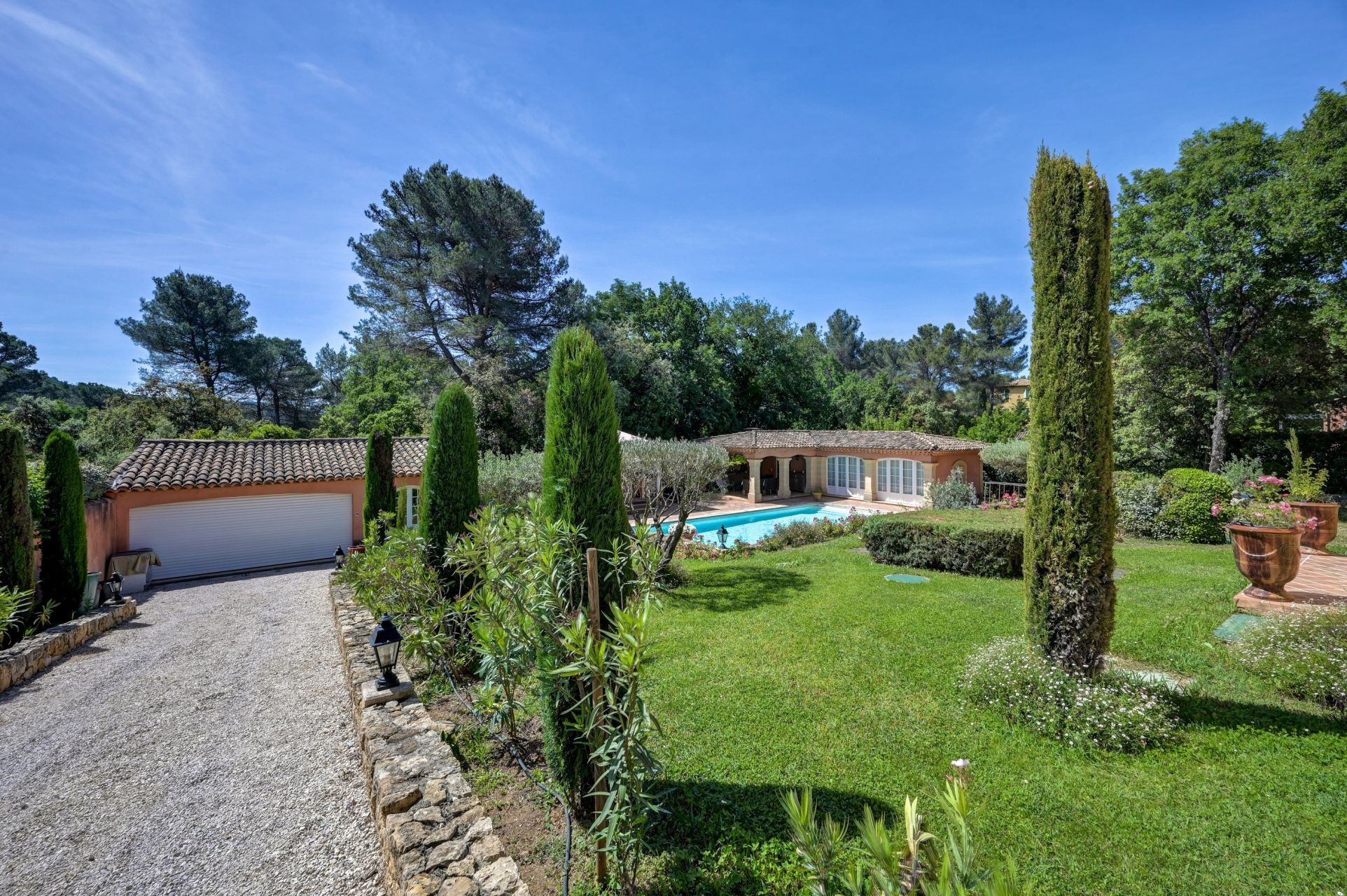 house 7 Rooms for sale on ST MARC JAUMEGARDE (13100)