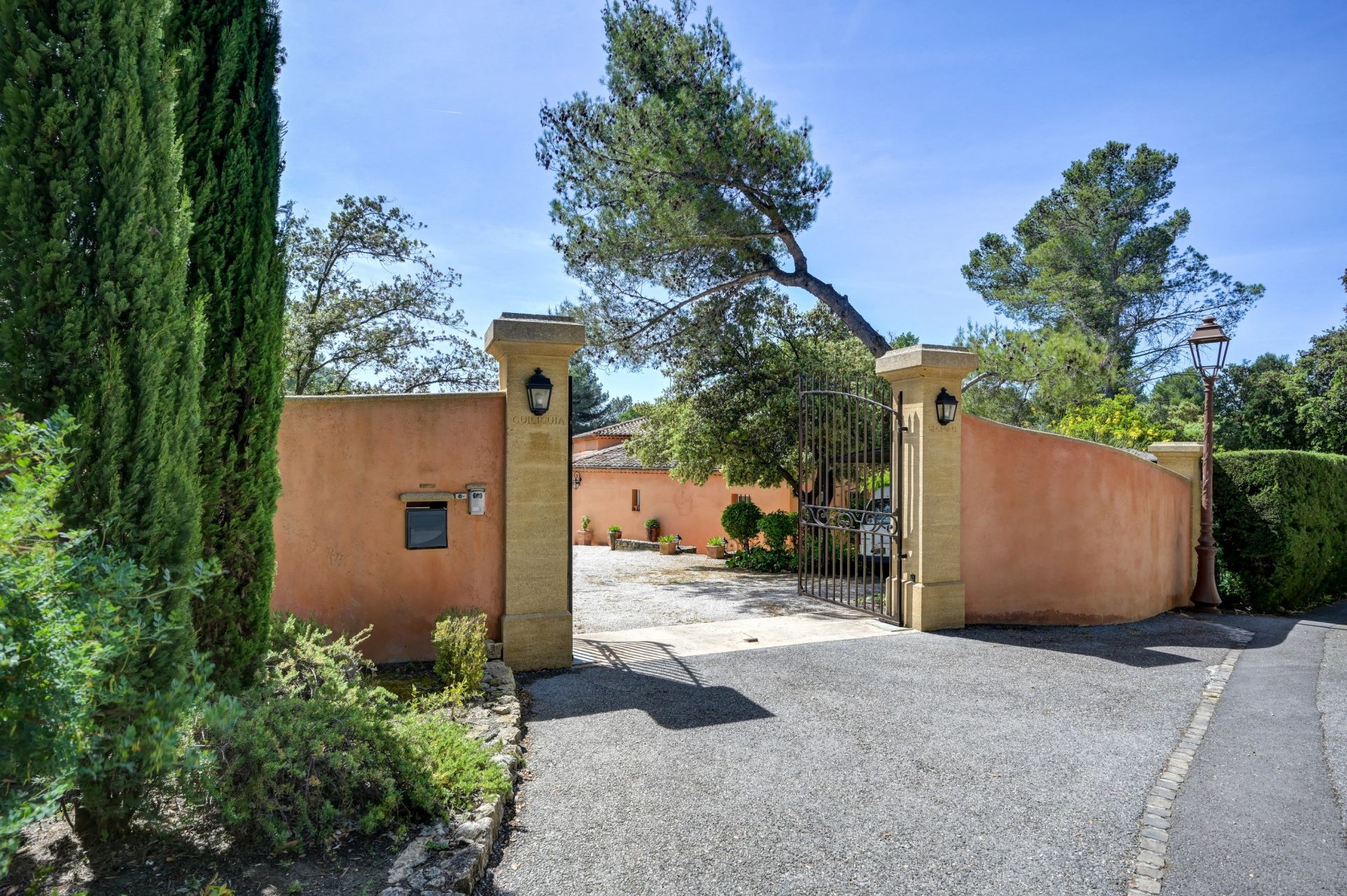 house 7 Rooms for sale on ST MARC JAUMEGARDE (13100)