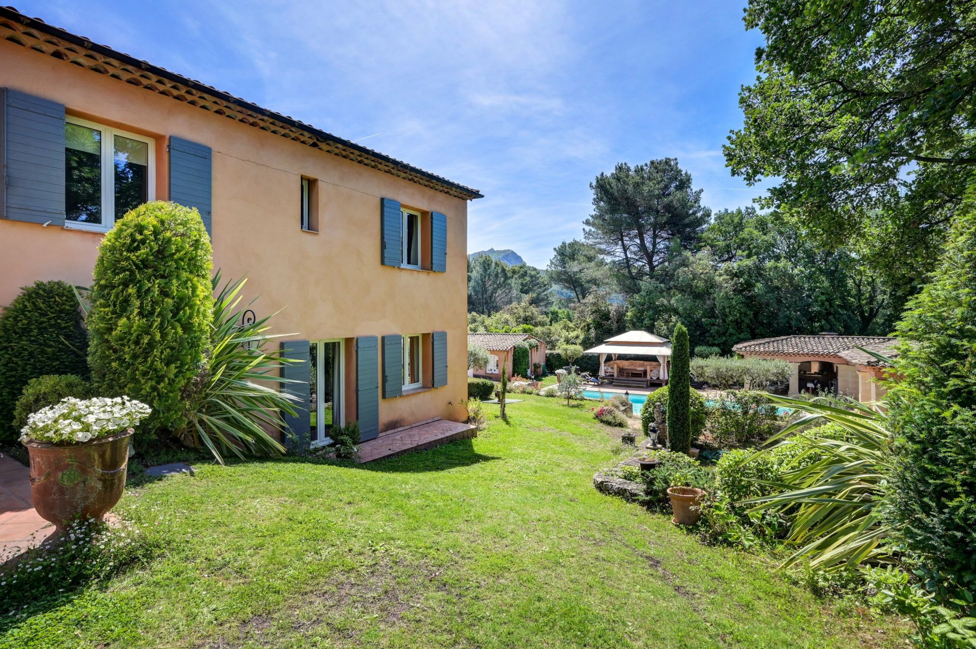 house 7 Rooms for sale on ST MARC JAUMEGARDE (13100)