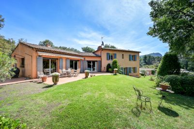 Vente Maison Saint-Marc-Jaumegarde 7 Pièces 334 m²