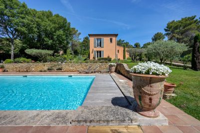 Sale House Saint-Marc-Jaumegarde 7 Rooms 334 m²