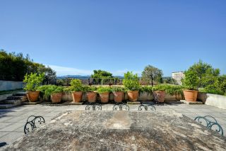 apartment 4 Rooms for sale on AIX EN PROVENCE (13100)