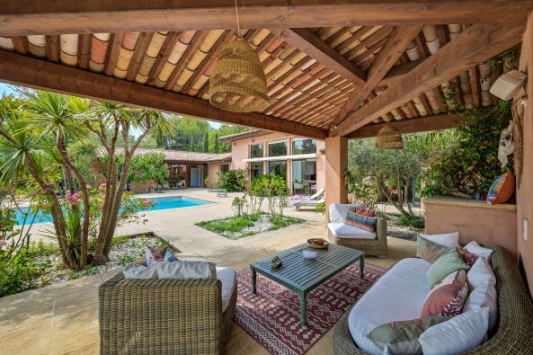 Sale House Aix-en-Provence 5 Rooms 202 m²