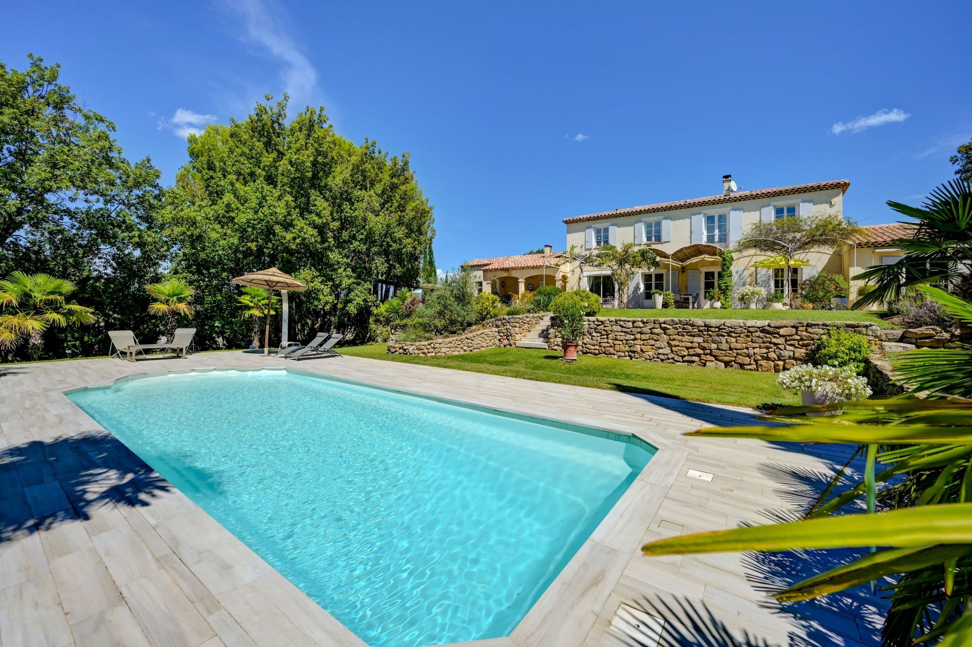 house 8 Rooms for sale on JOUQUES (13490)