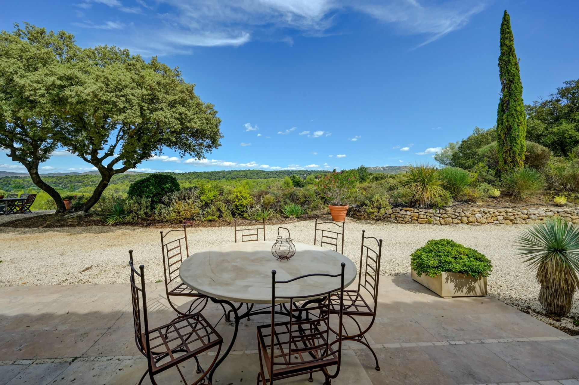 house 8 Rooms for sale on JOUQUES (13490)