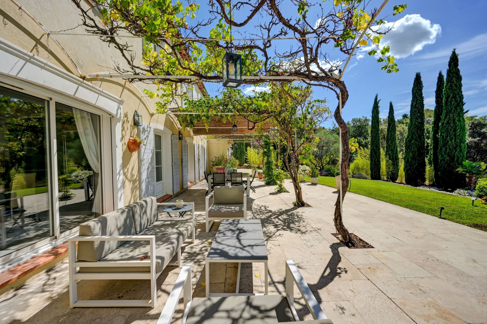 house 8 Rooms for sale on JOUQUES (13490)