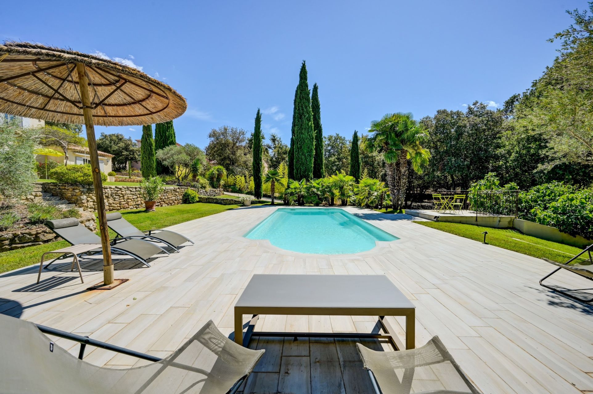 house 8 Rooms for sale on JOUQUES (13490)