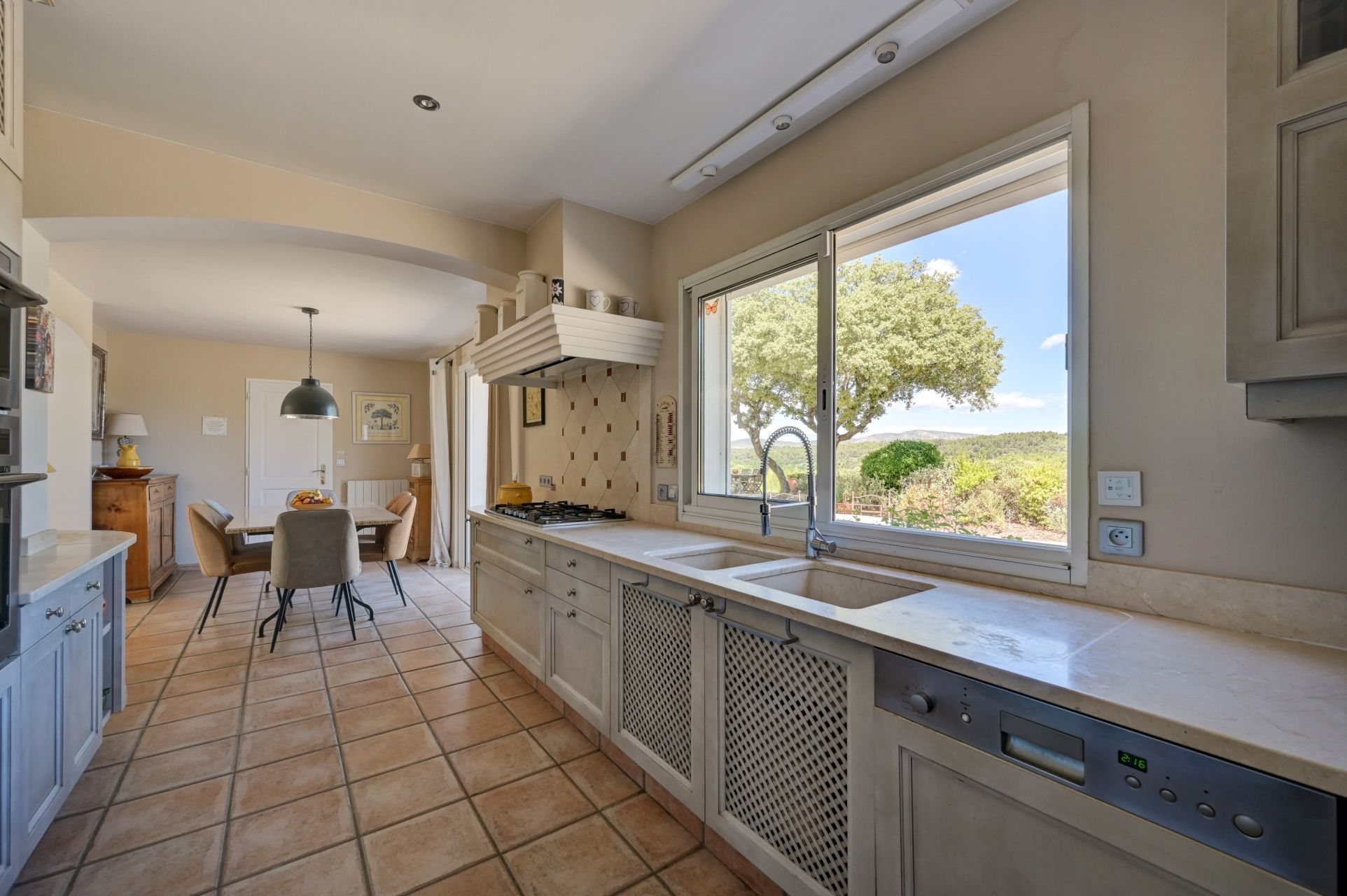 house 8 Rooms for sale on JOUQUES (13490)