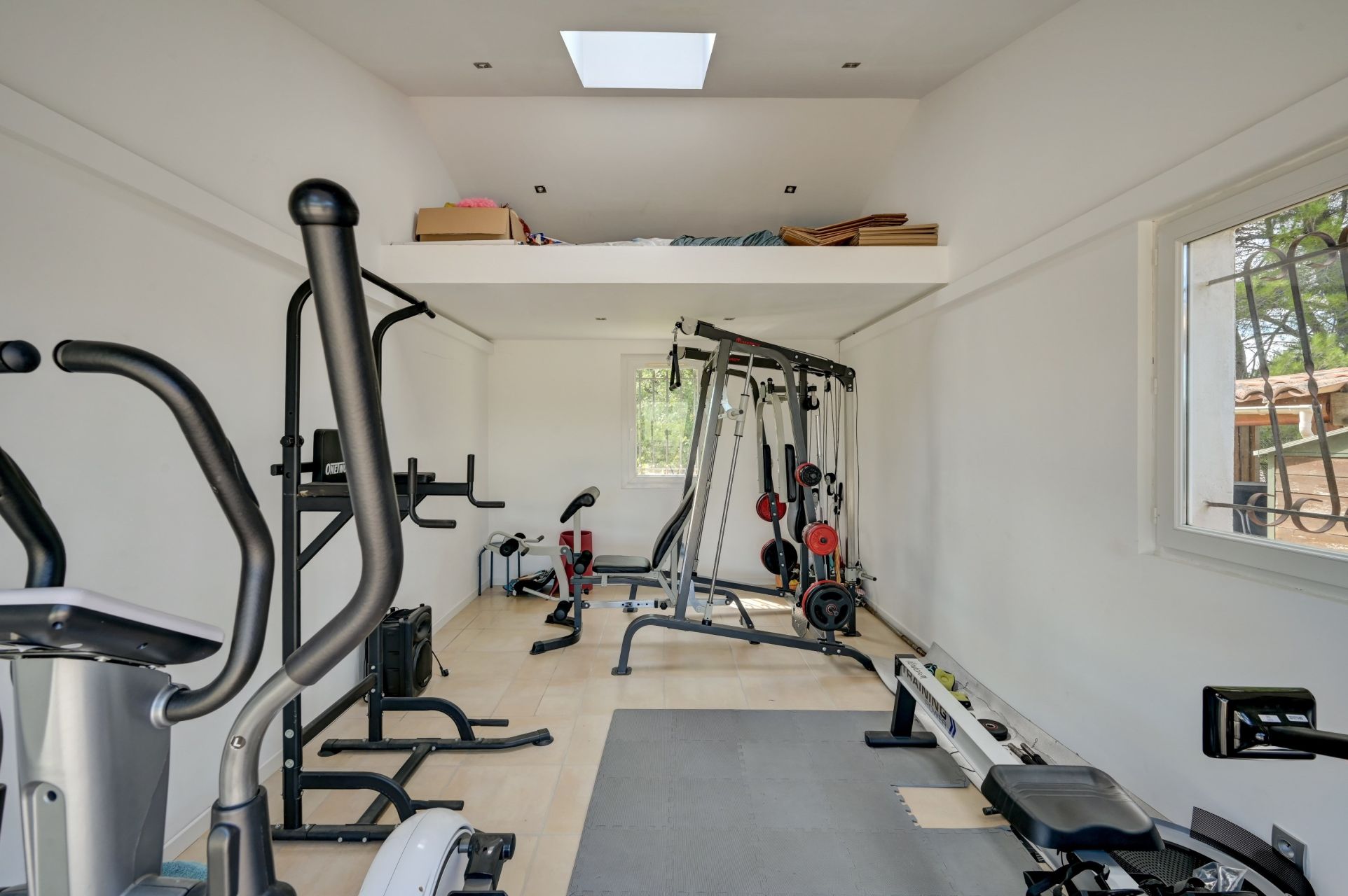 house 8 Rooms for sale on JOUQUES (13490)