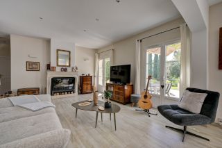 house 8 Rooms for sale on JOUQUES (13490)