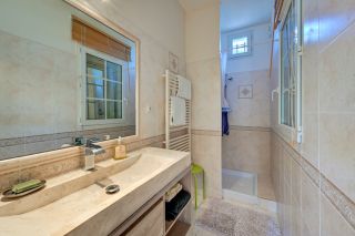 house 8 Rooms for sale on JOUQUES (13490)