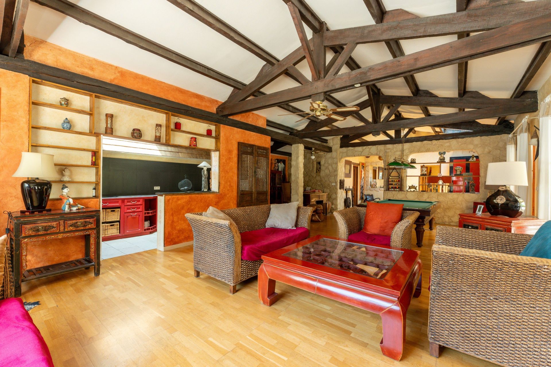 maison 11 Pièces en vente sur EGUILLES (13510)