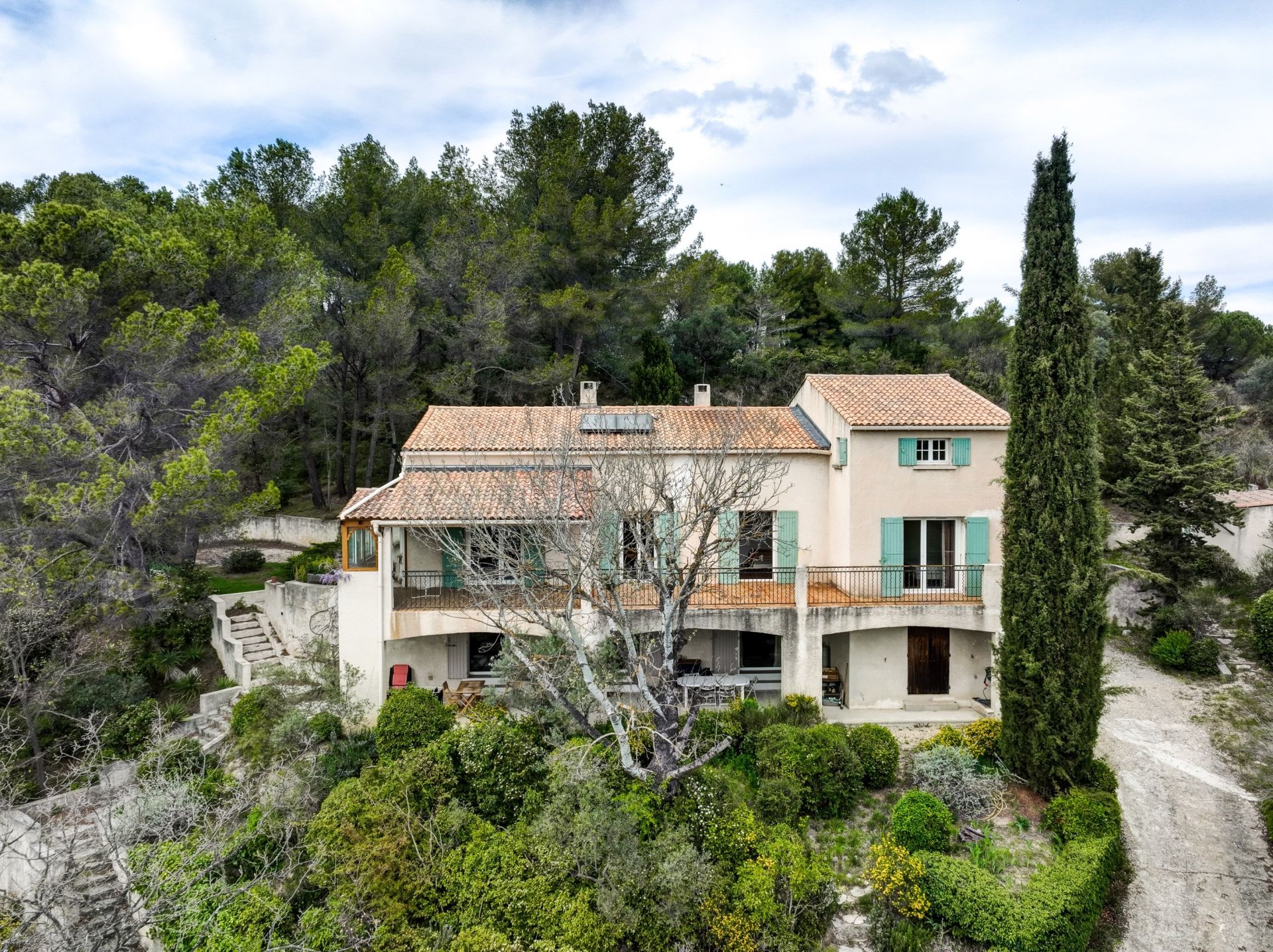 house 8 Rooms for sale on AIX EN PROVENCE (13100)