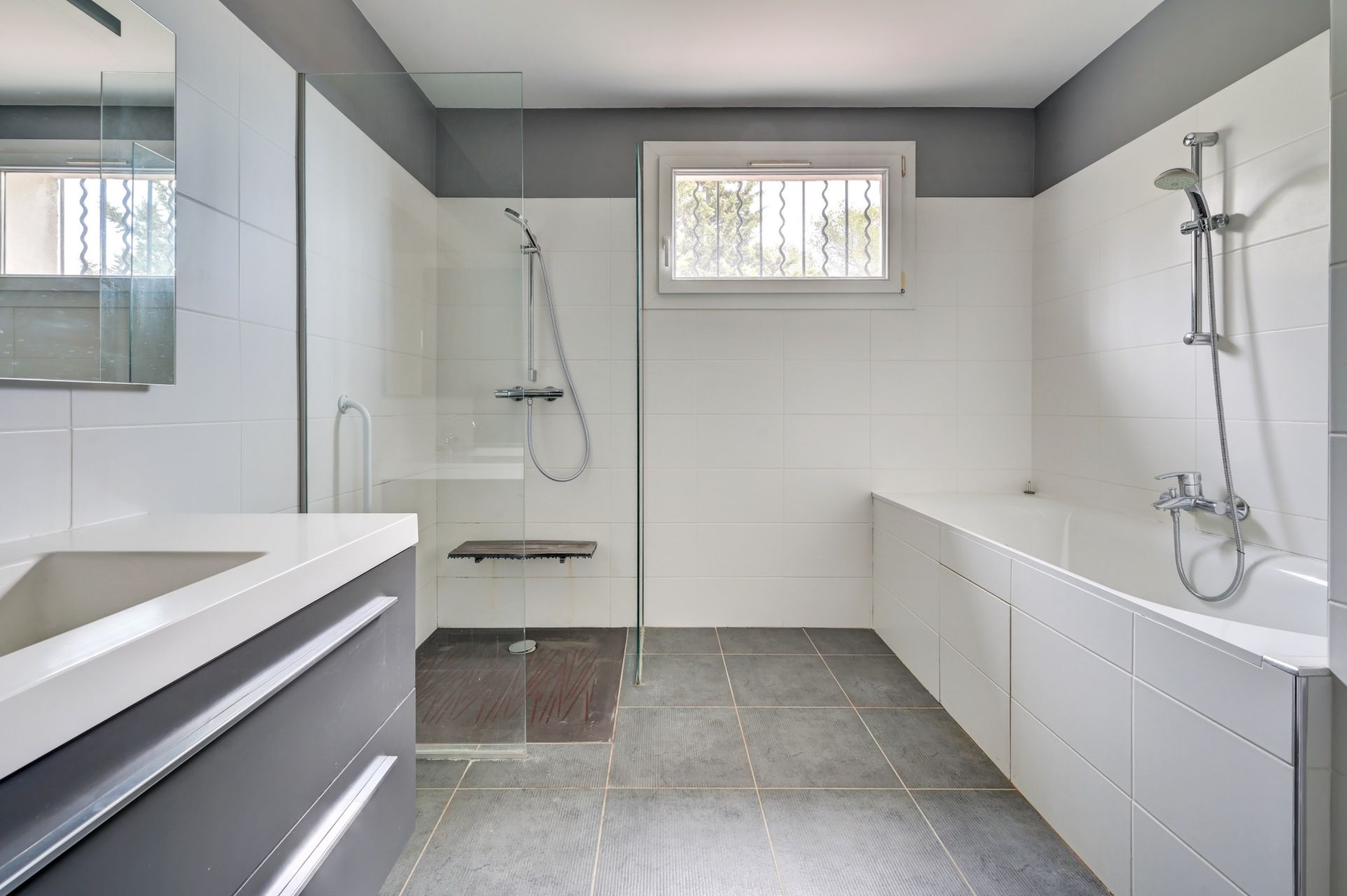 house 8 Rooms for sale on AIX EN PROVENCE (13100)