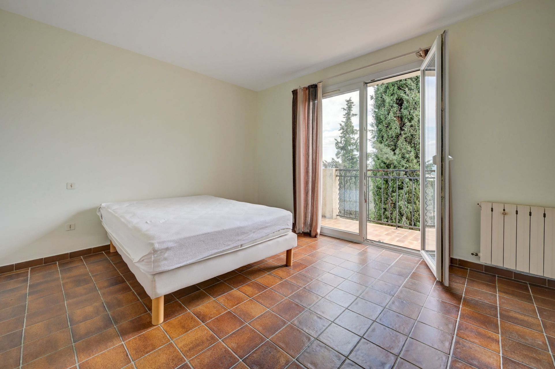 house 8 Rooms for sale on AIX EN PROVENCE (13100)