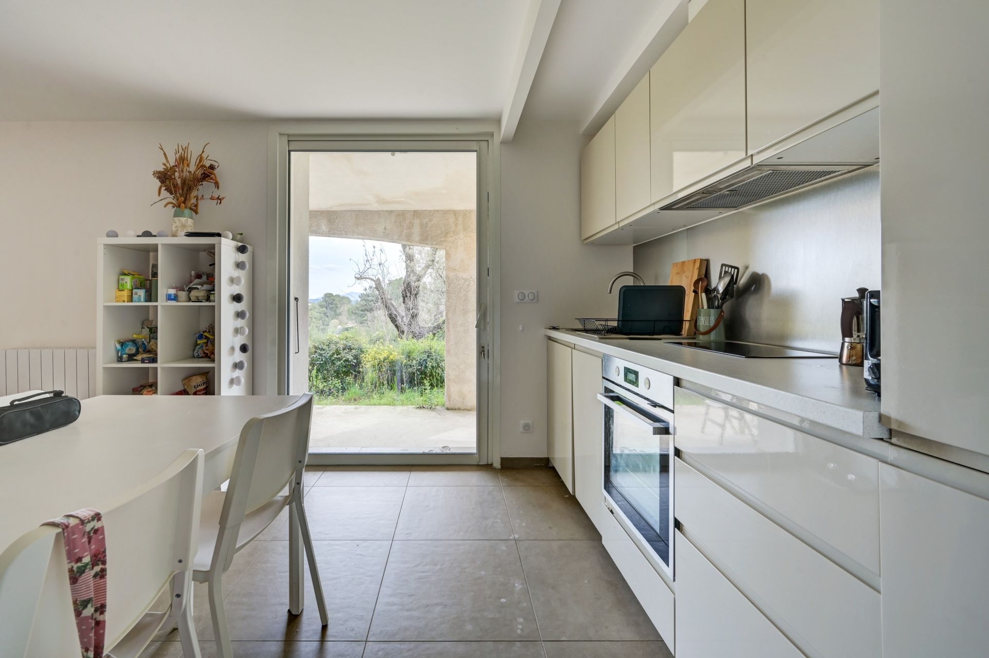 house 8 Rooms for sale on AIX EN PROVENCE (13100)