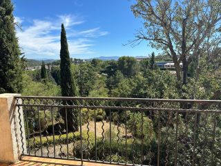 house 8 Rooms for sale on AIX EN PROVENCE (13100)