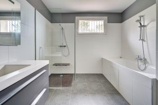 house 8 Rooms for sale on AIX EN PROVENCE (13100)