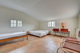 house 8 Rooms for sale on AIX EN PROVENCE (13100)