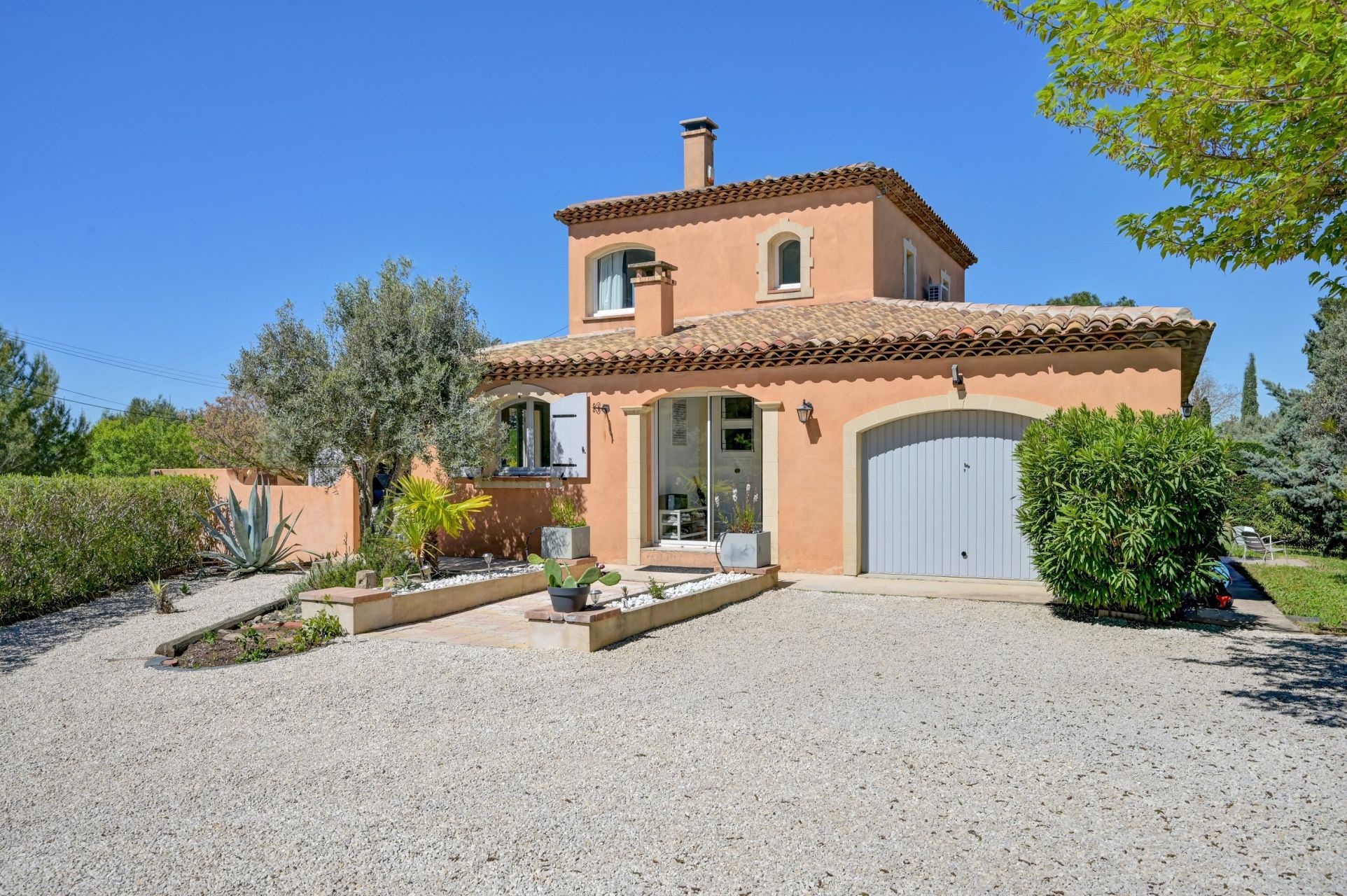 house 5 Rooms for sale on AIX EN PROVENCE (13100)