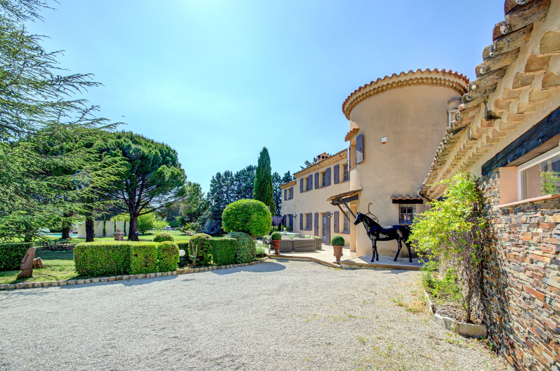 house 7 Rooms for sale on AIX EN PROVENCE (13100)