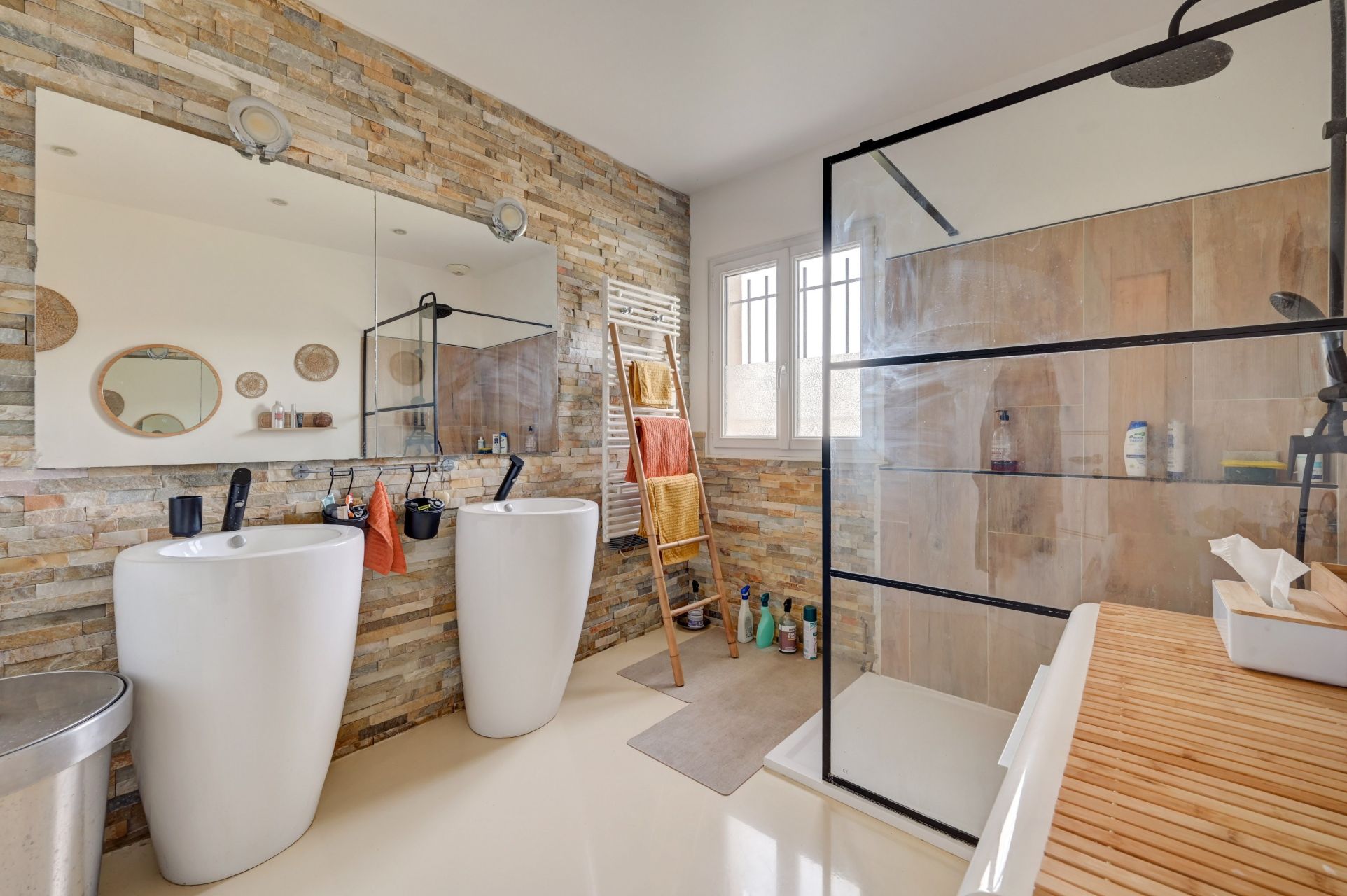 house 10 Rooms for sale on AIX EN PROVENCE (13100)