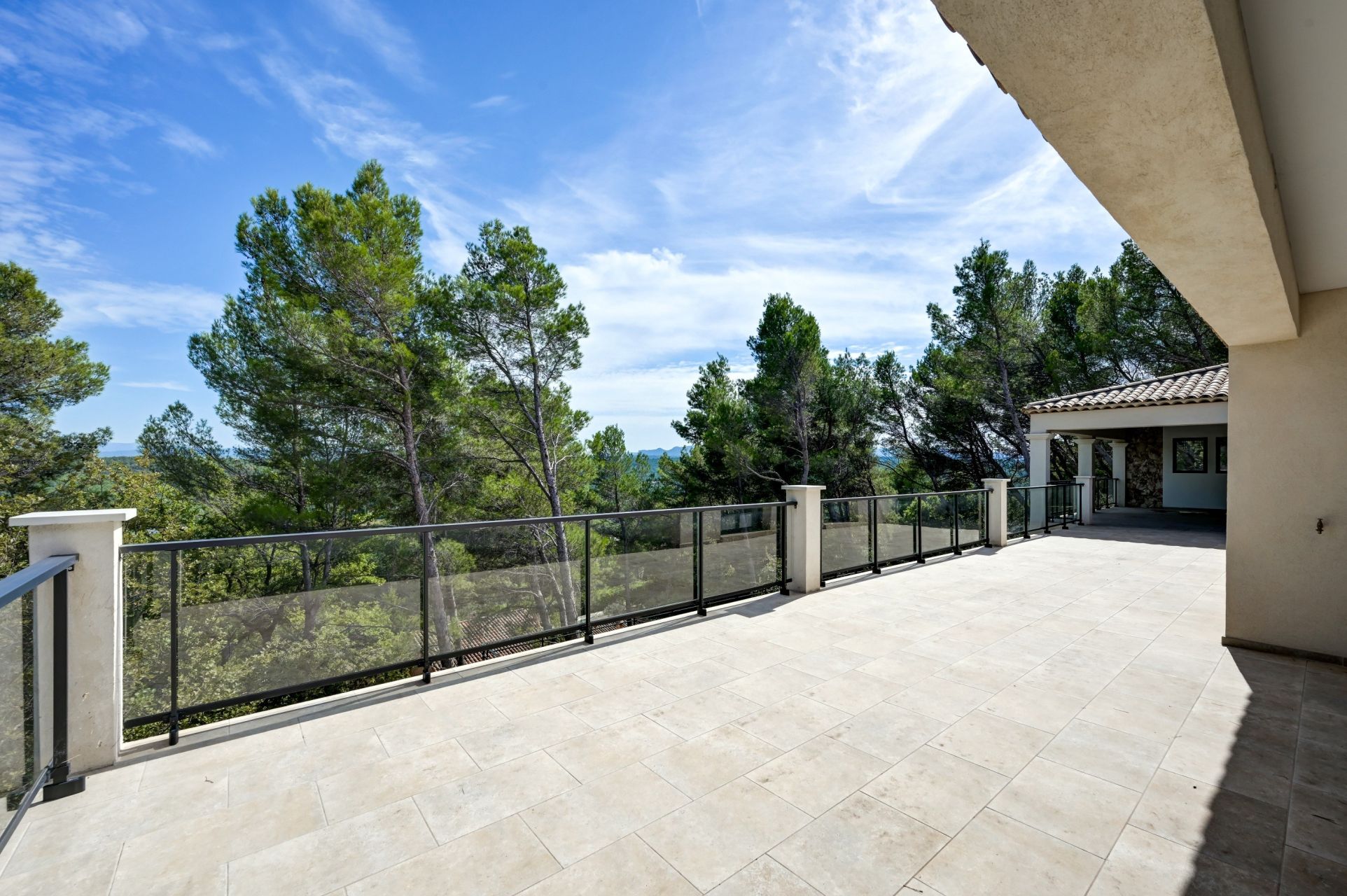 maison 7 Pièces en location sur AIX EN PROVENCE (13100)