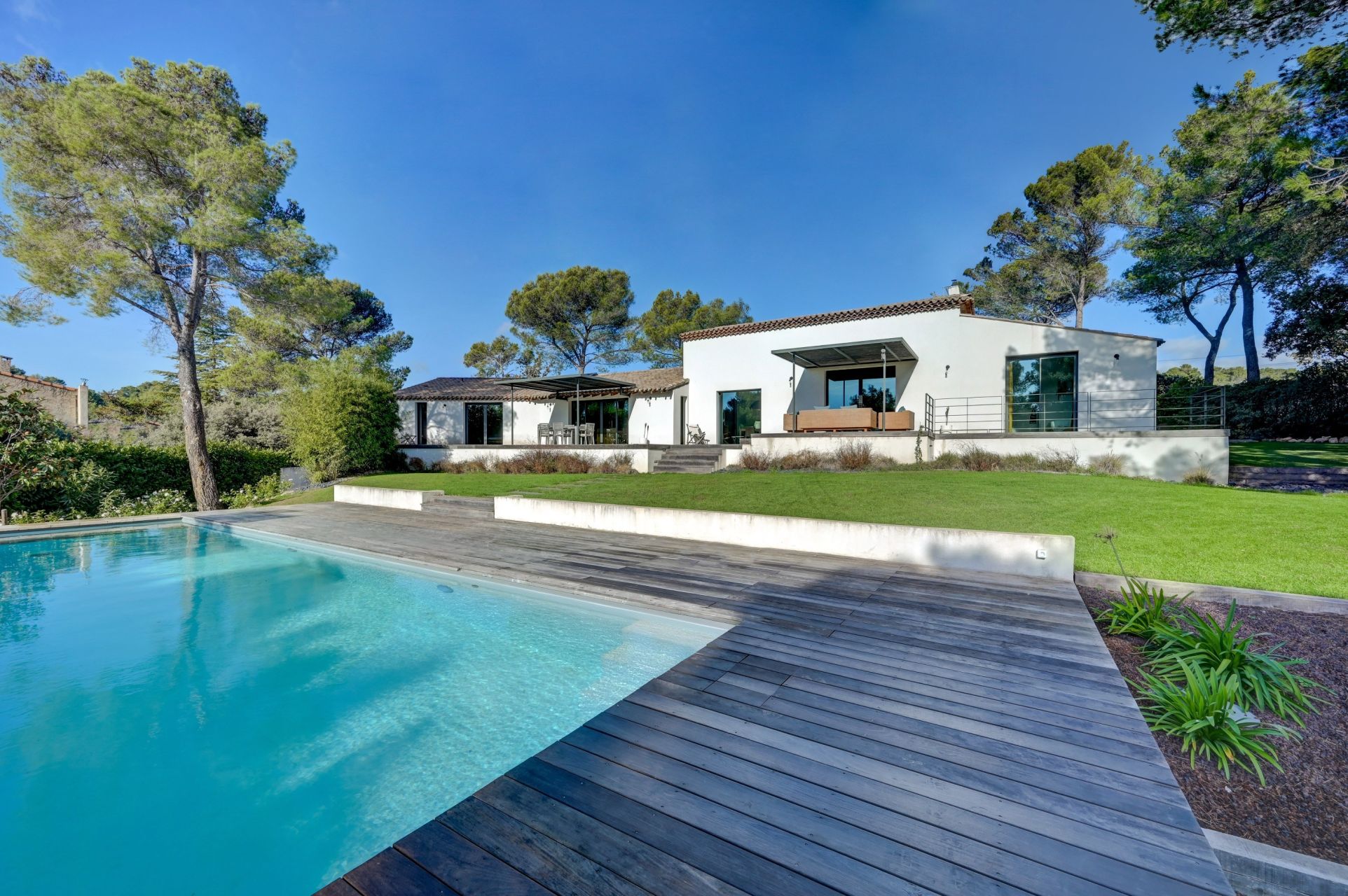 house 10 Rooms for sale on AIX EN PROVENCE (13100)