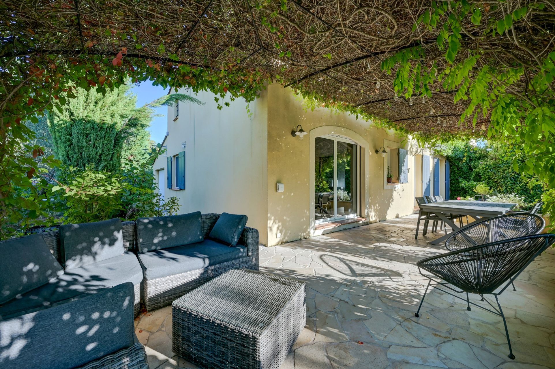 house 4 Rooms for sale on AIX EN PROVENCE (13100)