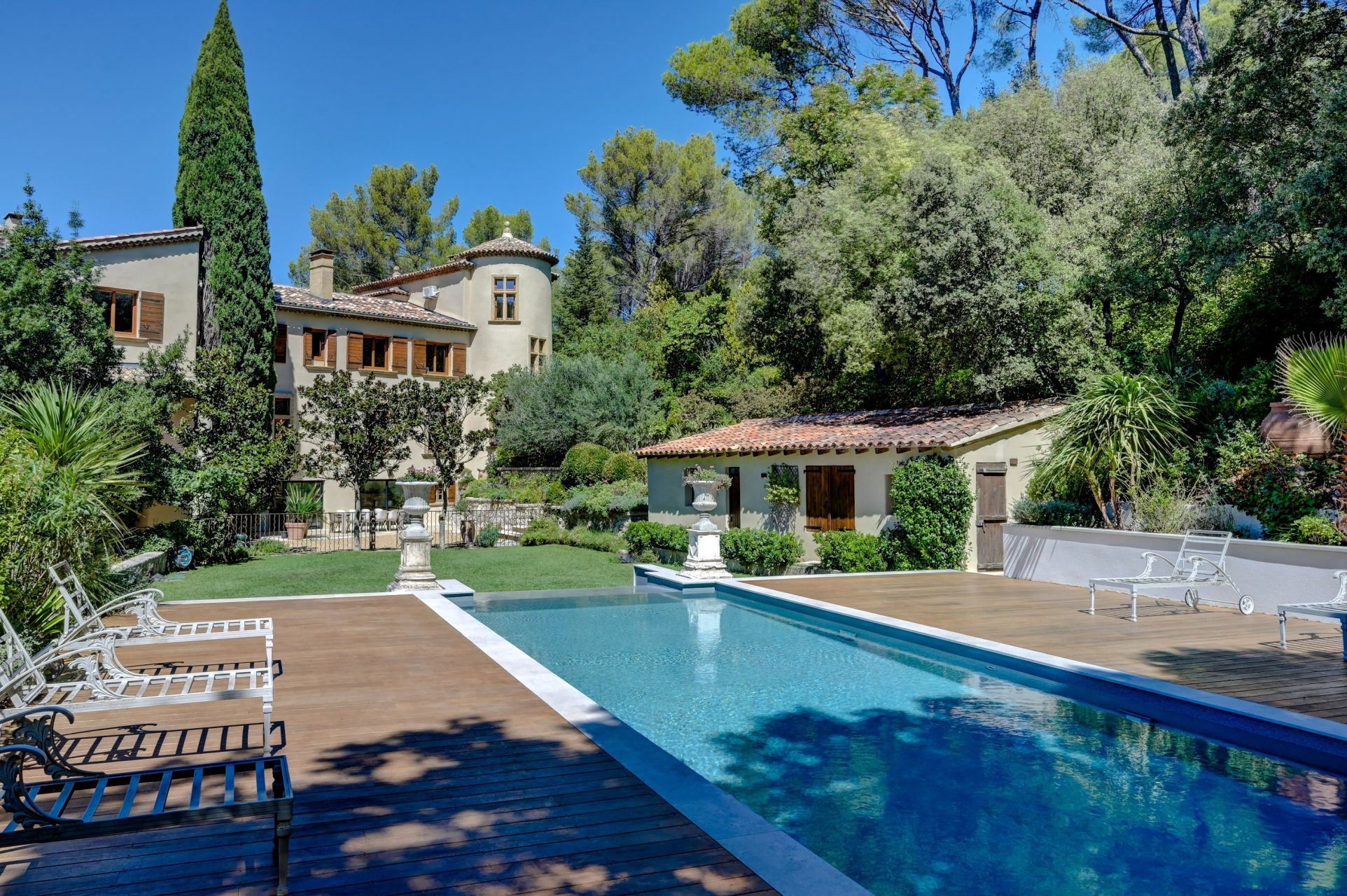 house 20 Rooms for sale on AIX EN PROVENCE (13100)