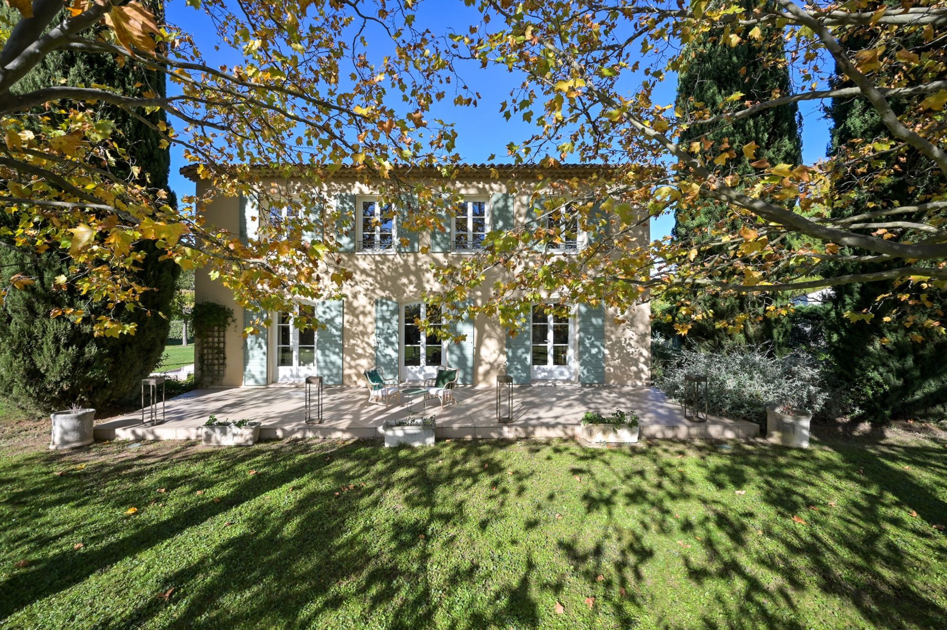 house 8 Rooms for sale on AIX EN PROVENCE (13090)